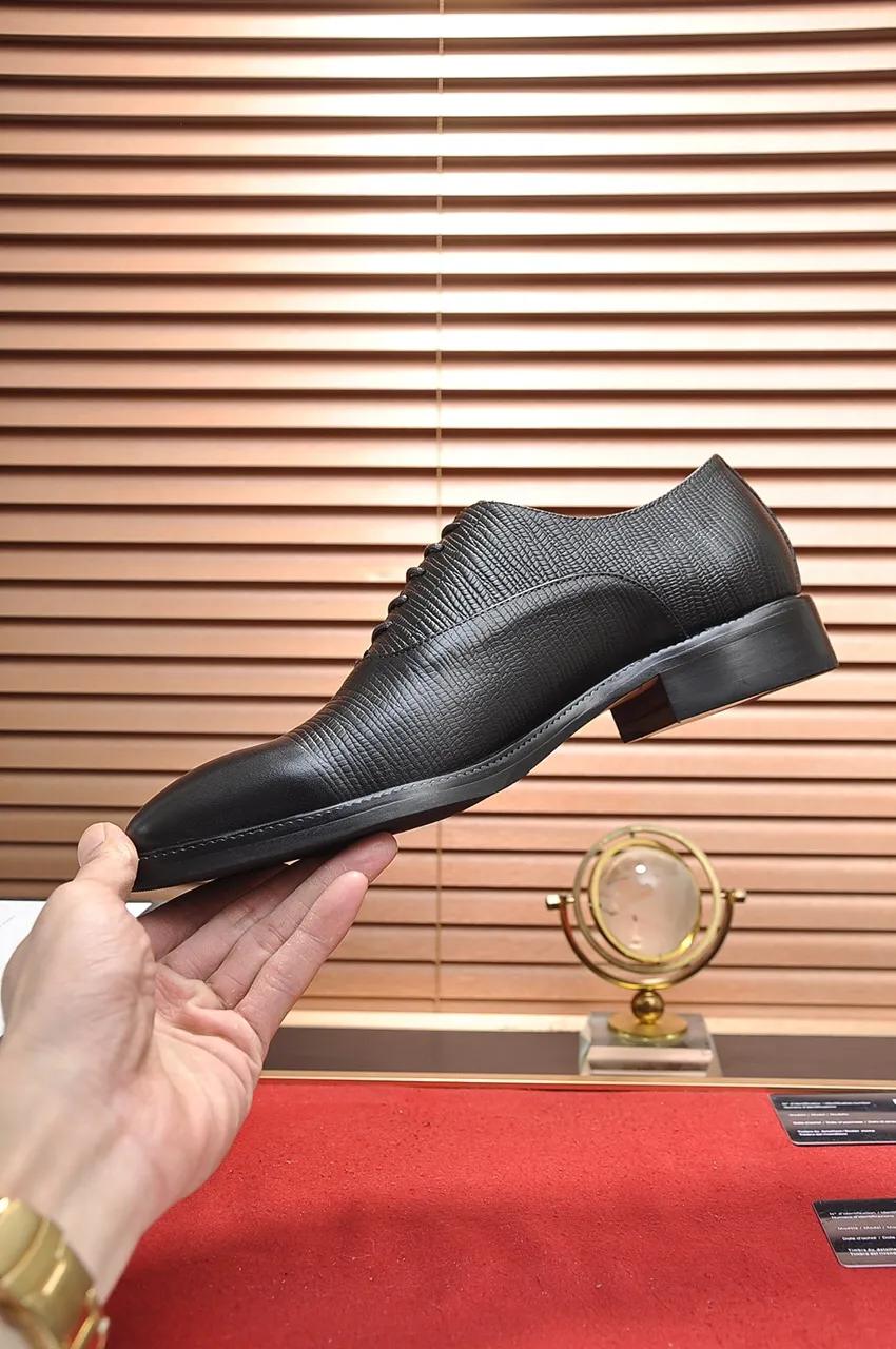Men's shoes💰460💶Italy's top luxury men's shoes giant [GUCCI Gucci] has a new model 🍃Original European style🔰 Pleasant to the eye😍In order to make the shoes more durable and non-deformable🌀The production continues to follow traditional methods but there is still no lack of innovation💪The original cowhide is chosen for the leather♻️ Smooth, natural and exceptionally bright⭐Made of imported cowhide, the first choice of the rich 38-45 (45 customized)